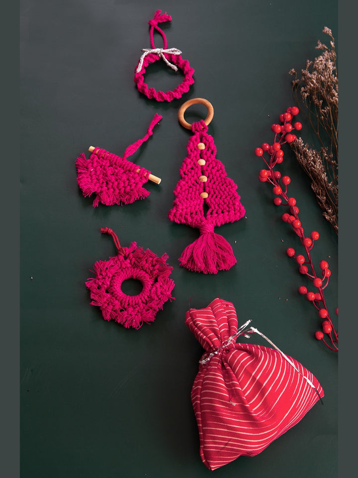 Macrame Christmas Ornaments Set of 4 in Red