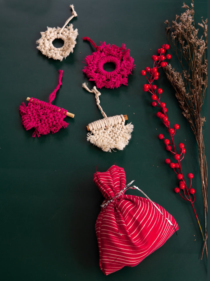 Macrame Christmas Ornaments Set of 4 in Red and White