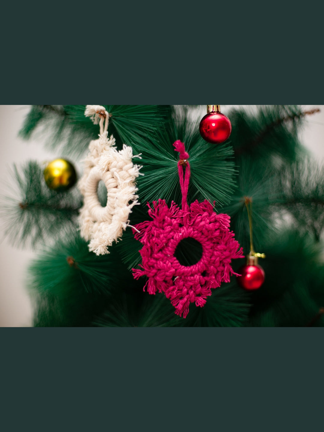 Macrame Christmas Ornaments Set of 4 in Red and White