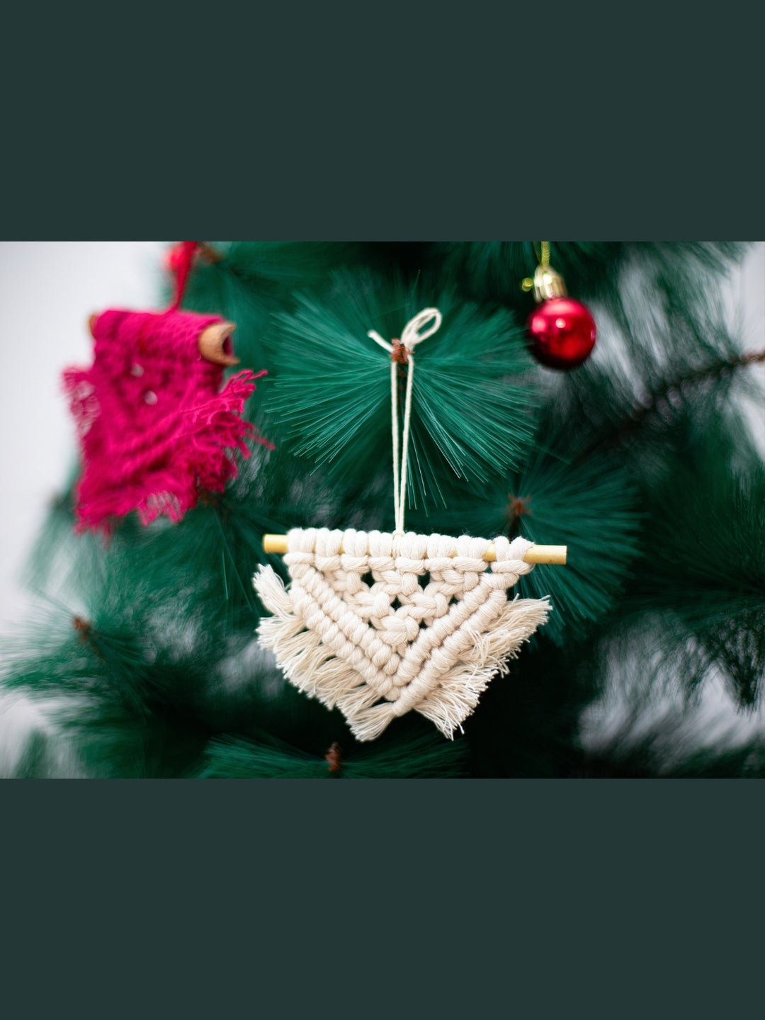 Macrame Christmas Ornaments Set of 4 in Red and White