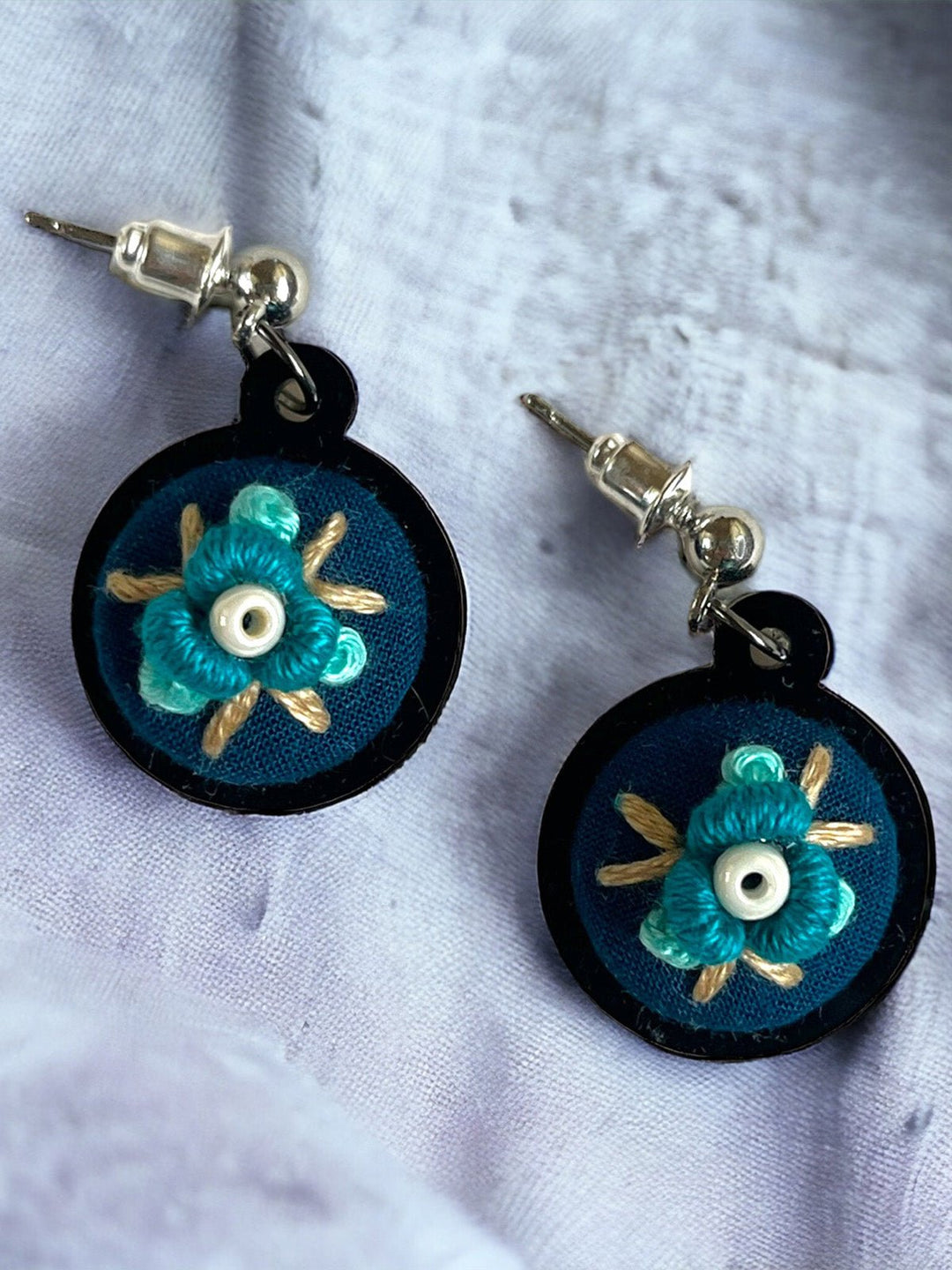 JewelryCosy Daisy, Dangle Earring - Blue TopazPurring Threads