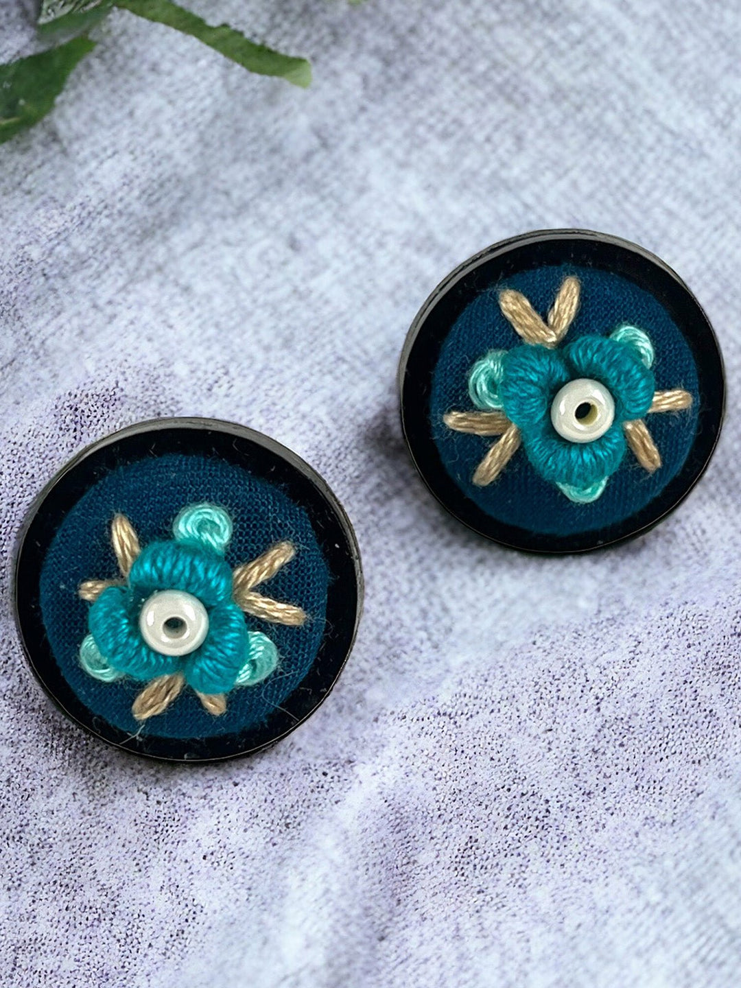 JewelryCosy Daisy, Stud Earring Blue TopazPurring Threads