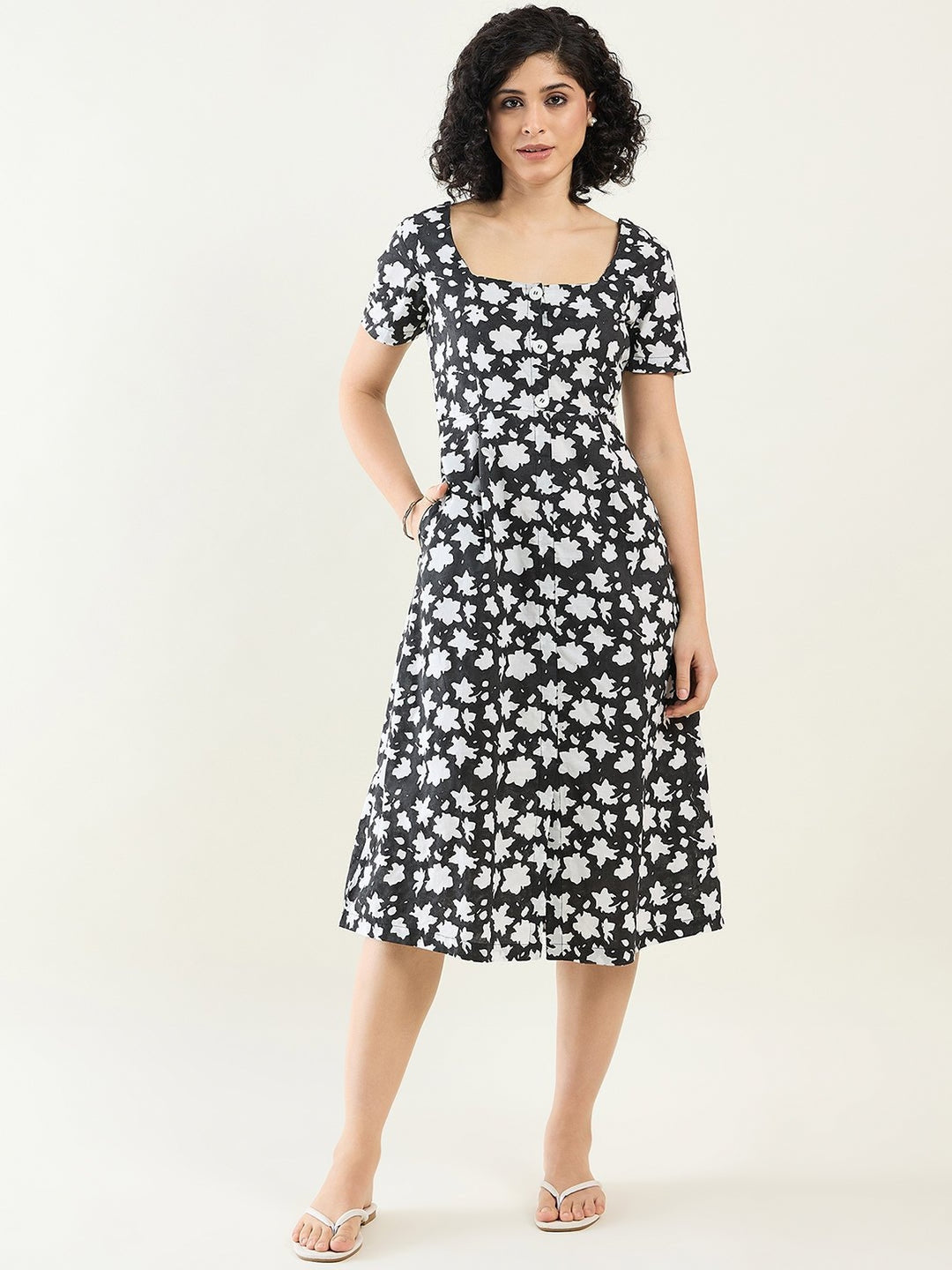 DressesFloral Printed Midi Dress with Side PocketArras