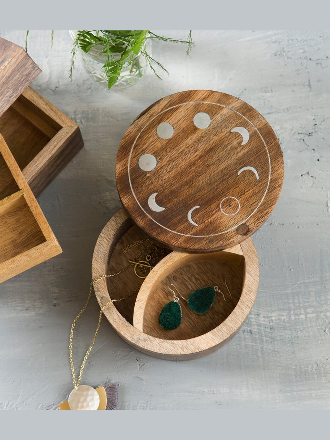 Personal AccessoriesIndukala Moon Phase Round Pivot Box - Handcrafted Mango WoodMatr Boomie