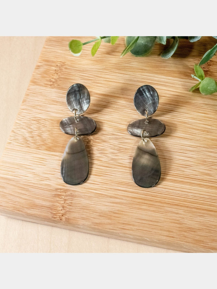 JewelryMother of Pearl Black Raindrop Earrings | LIKHÂLIKHÂ