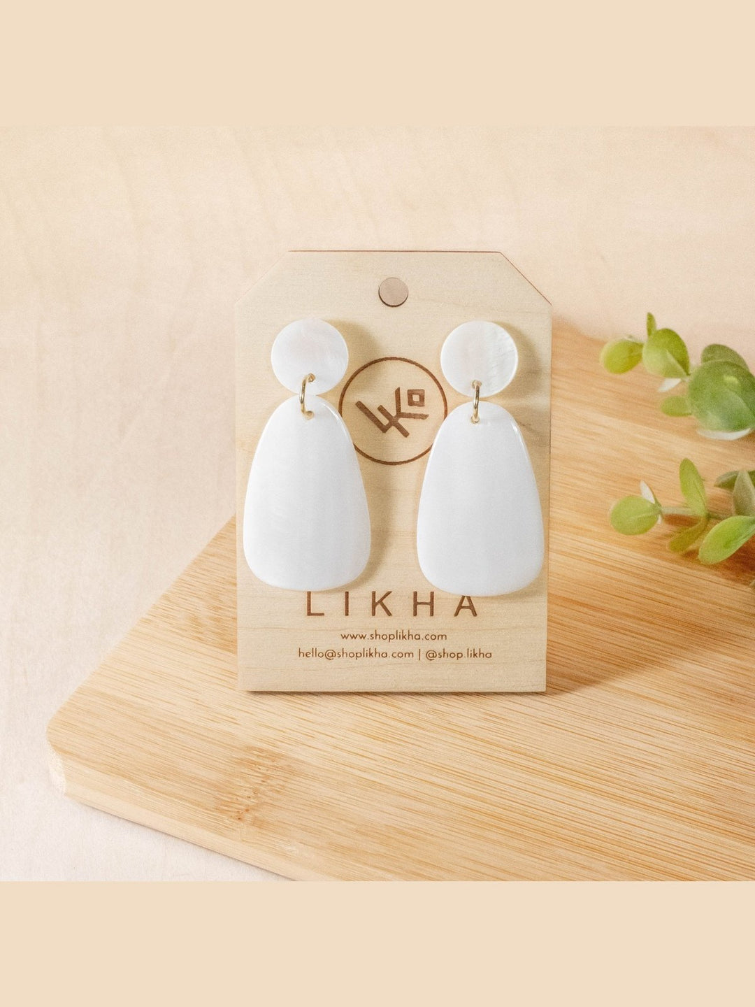 JewelryPearl White Mother of Pearl Earrings - Geometric Earrings | LIKHÂLIKHÂ