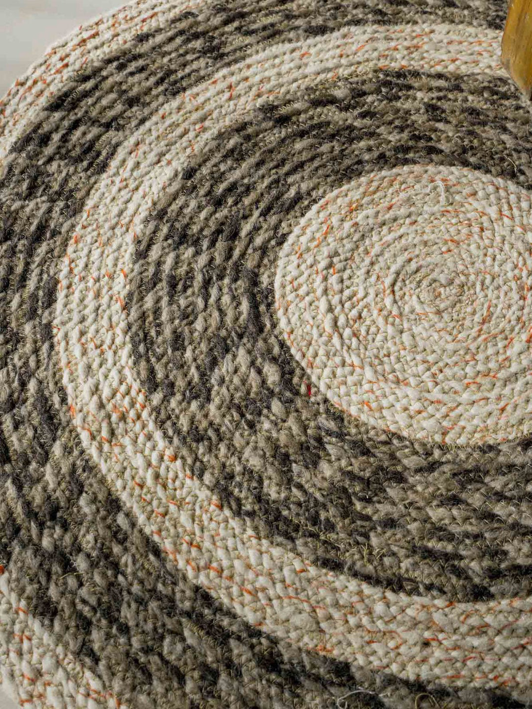 Rugs and CarpetsRelaxed Woolen RugHome Yarn