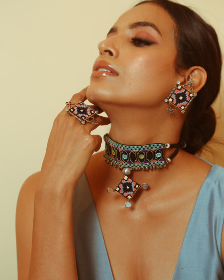 JewelrySakinah ChokerNakhrewaaliFlourish Planet