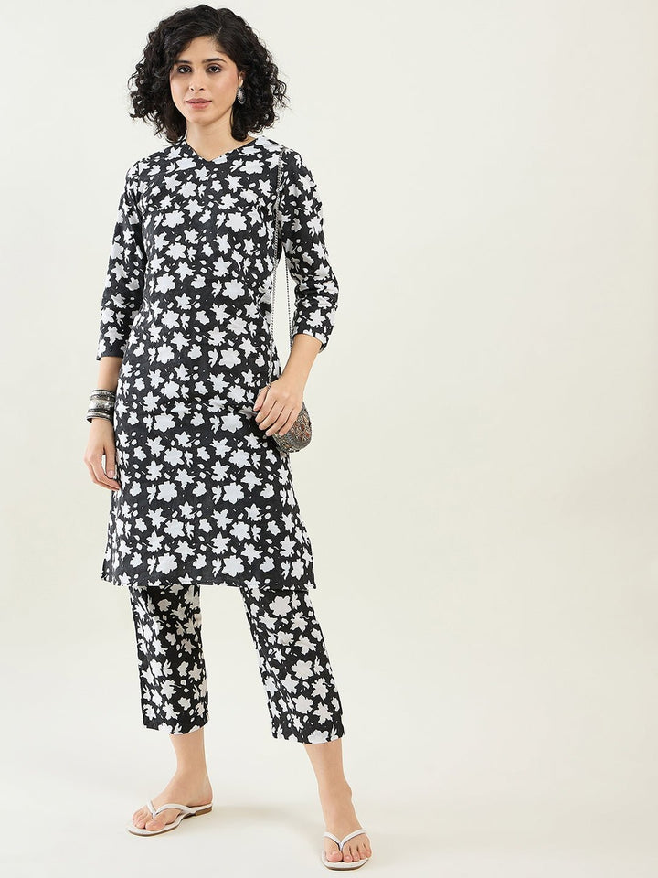 Co - ord SetV - neck Kurta & Cropped Pants SetArras