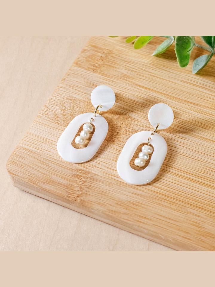 JewelryWhite Oval Earrings with Pearl - Mother of Pearl | LIKHÂLIKHÂ