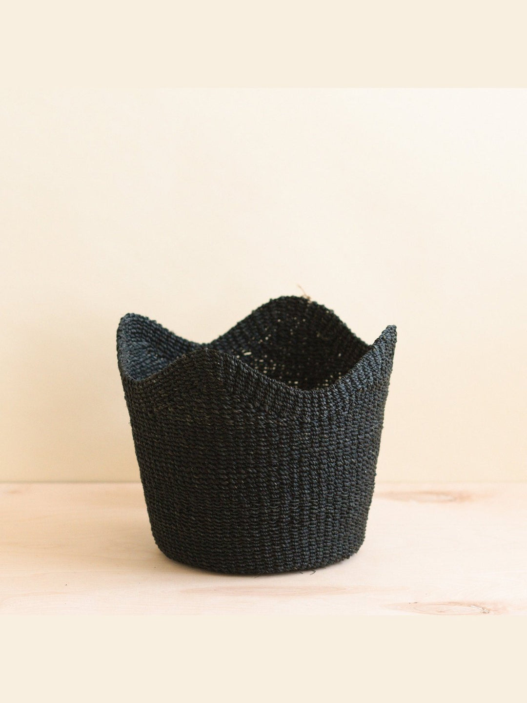 Home DecorBlack Scallop Basket - Handwoven BasketLIKHÂ