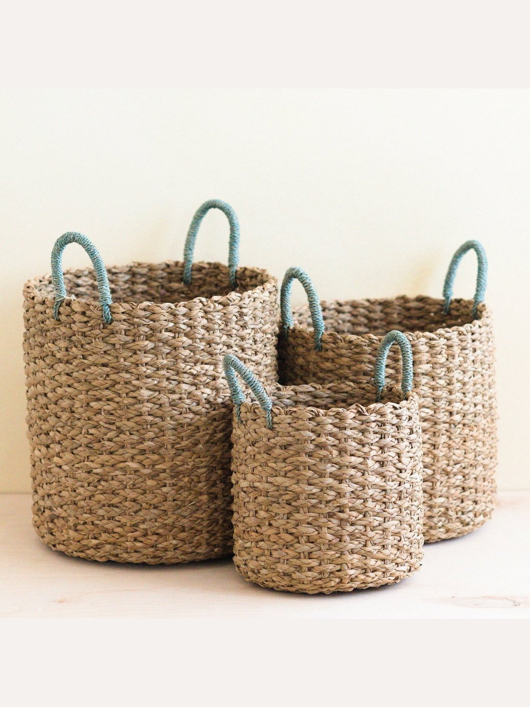 Home DecorSeagrass Woven Baskets with Sky Blue Handle Set of 3 - Straw BasketsLIKHÂ