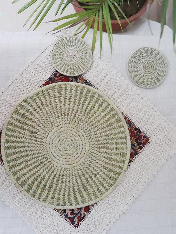 Table and DiningSet of 2 Handmade Sabai Grass Table MatWhe