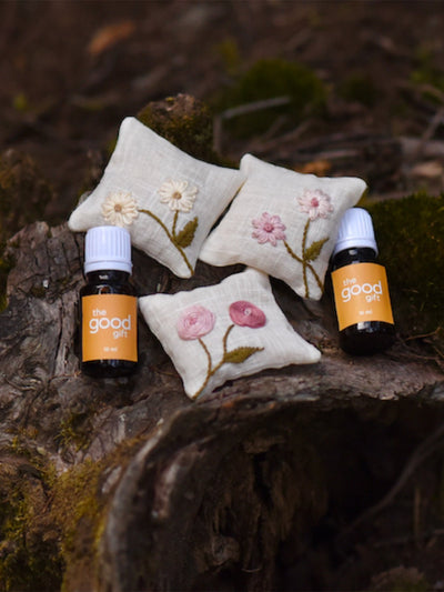Personal CareSet of 3 Aroma Pouches with 2 Essential Oil BottlesThe Good Gift